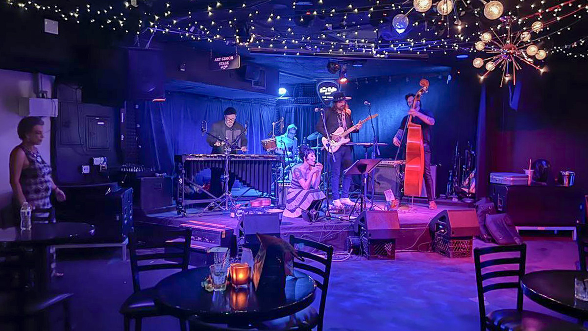 The Sand Dollar Lounge
